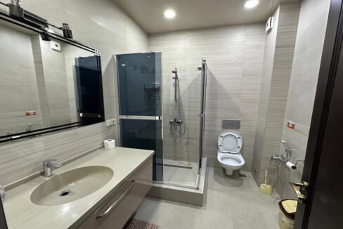 7 Bedroom House Didi Digomi (14)