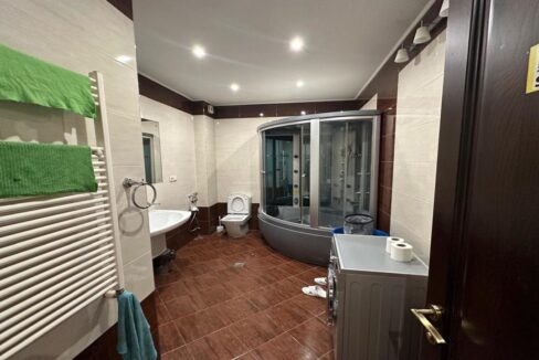 7 Bedroom House Didi Digomi (9)